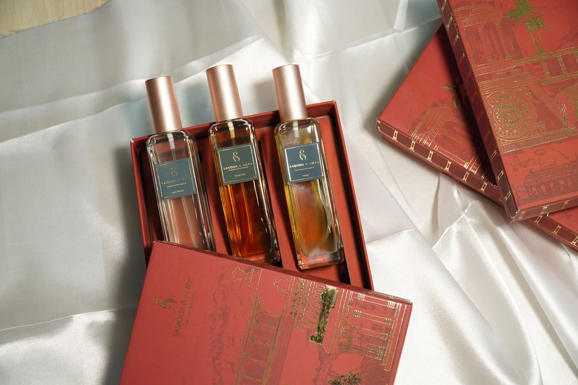 Elegancki zestaw perfum na jedwabiu jako ekskluzywny prezent biznesowy